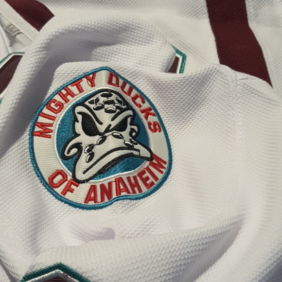 Nwt Mighty Ducks Conway Hockey Jersey Authentic - Picture 11 of 12